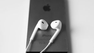 Harga iPhone terbaru 2025 dan spesifikasinya